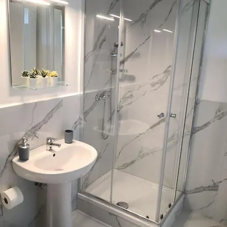 Aurelia City Garden Apartment *